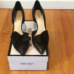 Nine West McFally Black leather Bow Heels.